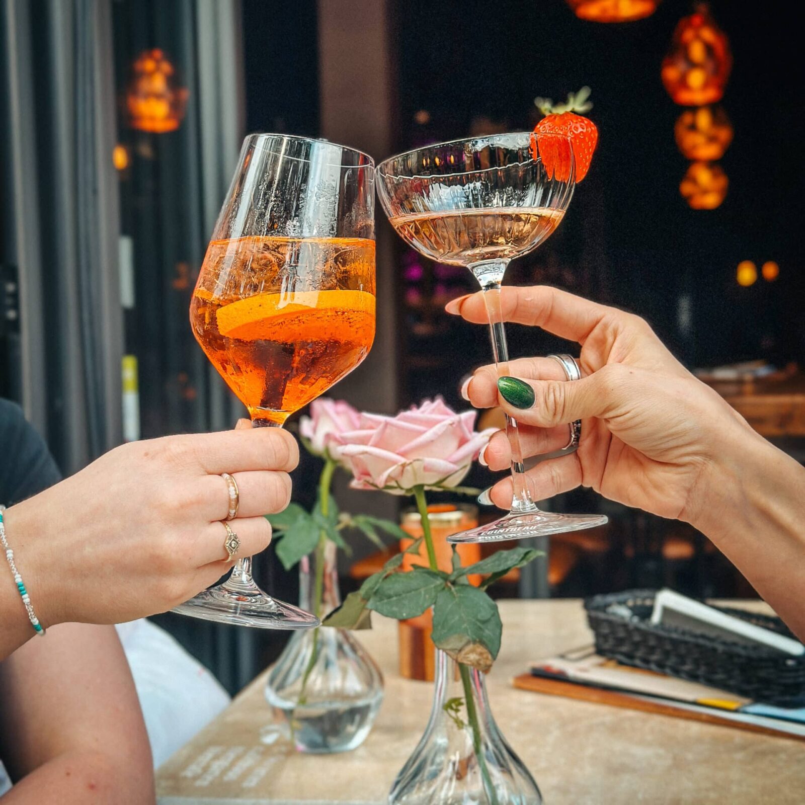 Gemeinsam mit Aperitivo und Cocktails im Barroq anstoßen